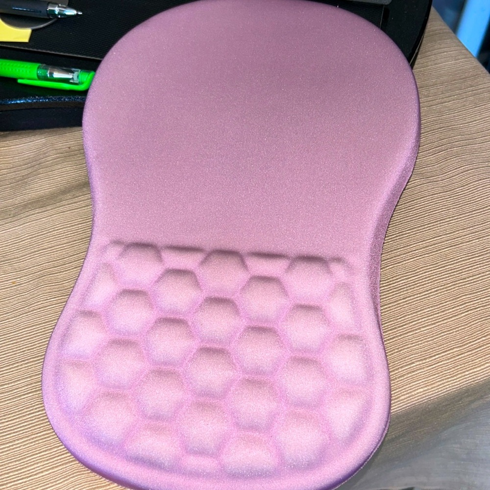 Ergonomic Mouse Pad Wrist Support with memory foam